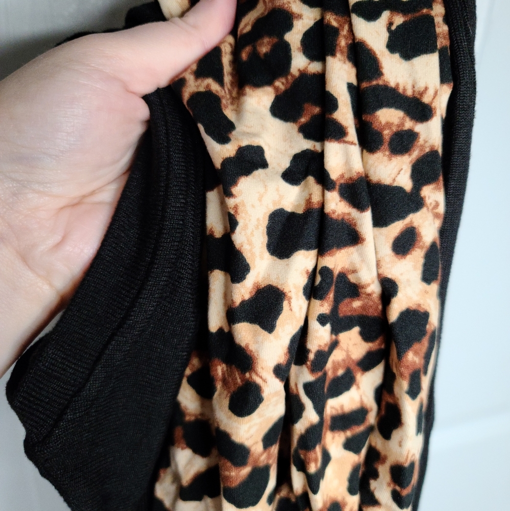 HOST PICK x2 Long sleeved leopard print top - Picture 6 of 7